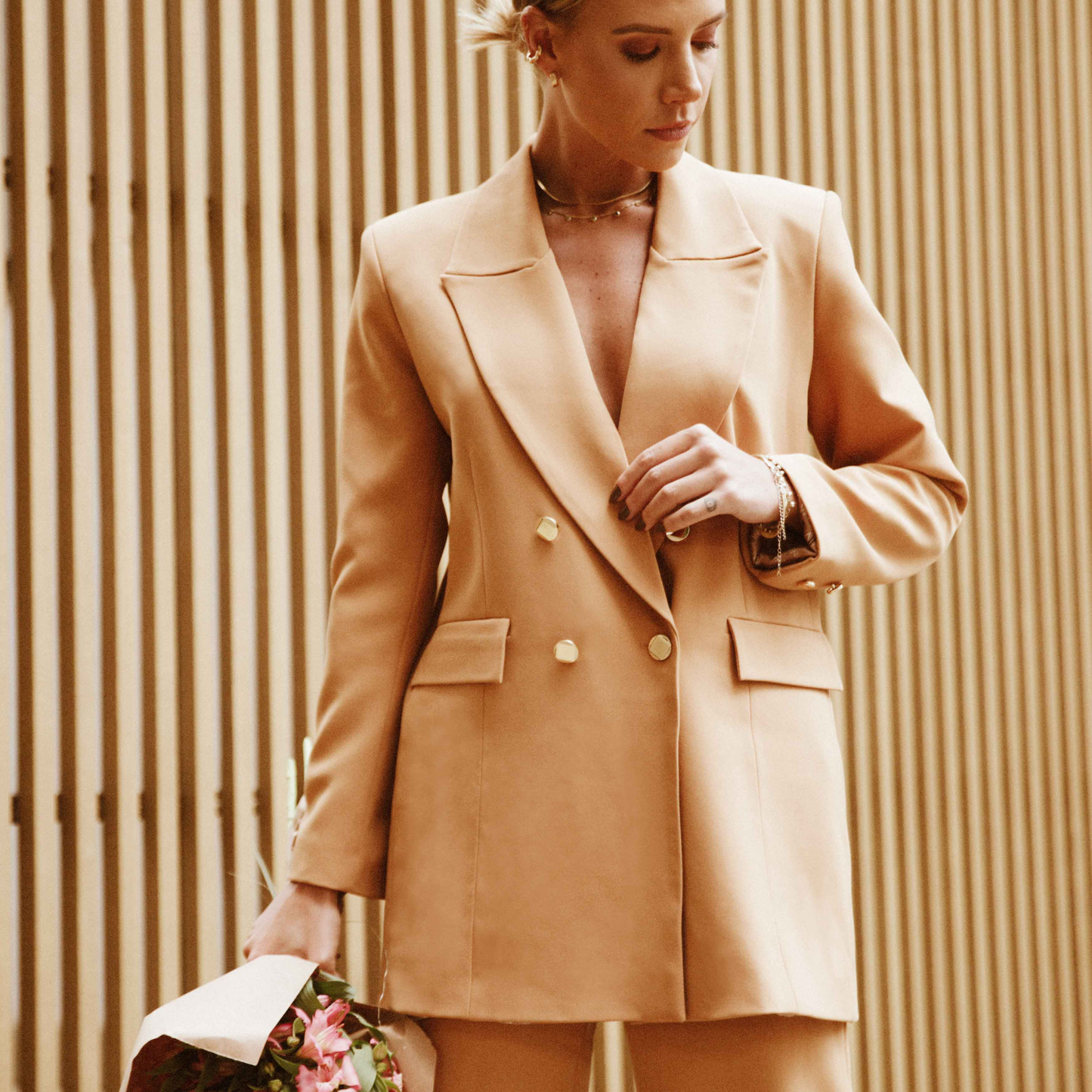 BLAZER ALFAIATARIA COM BOTÕES DOURADOS