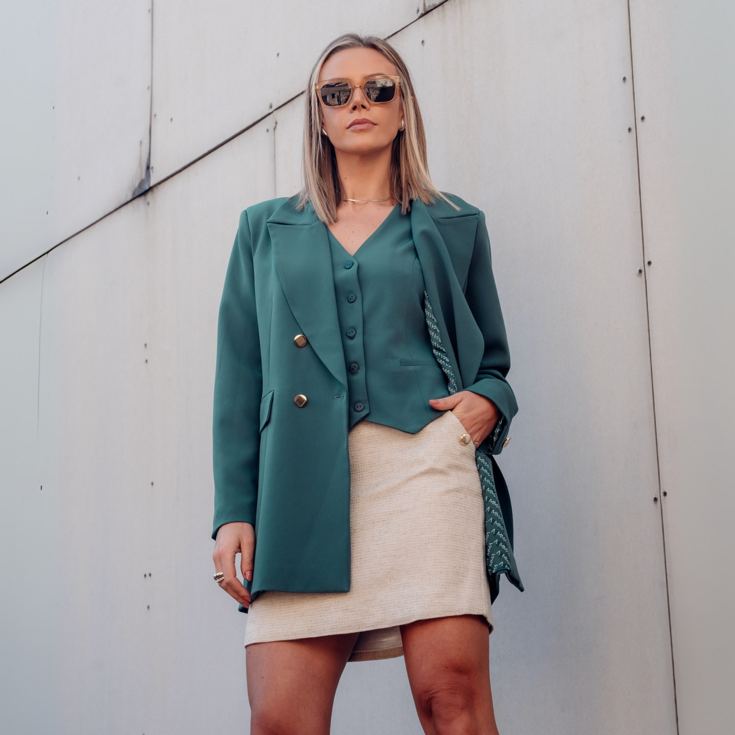 BLAZER ALFAIATARIA COM BOTÕES DOURADOS