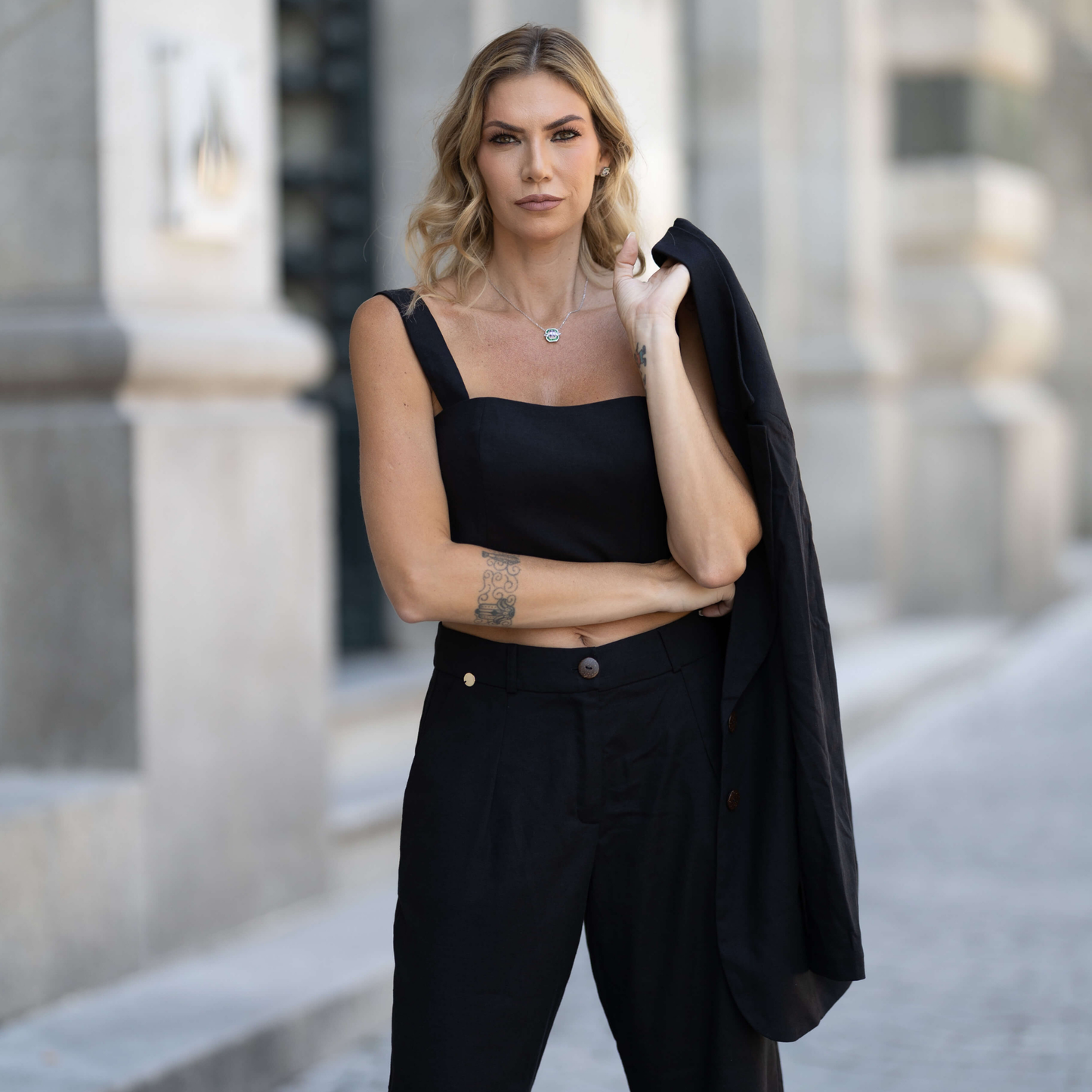 CROPPED COM ALÇAS EM LINHO