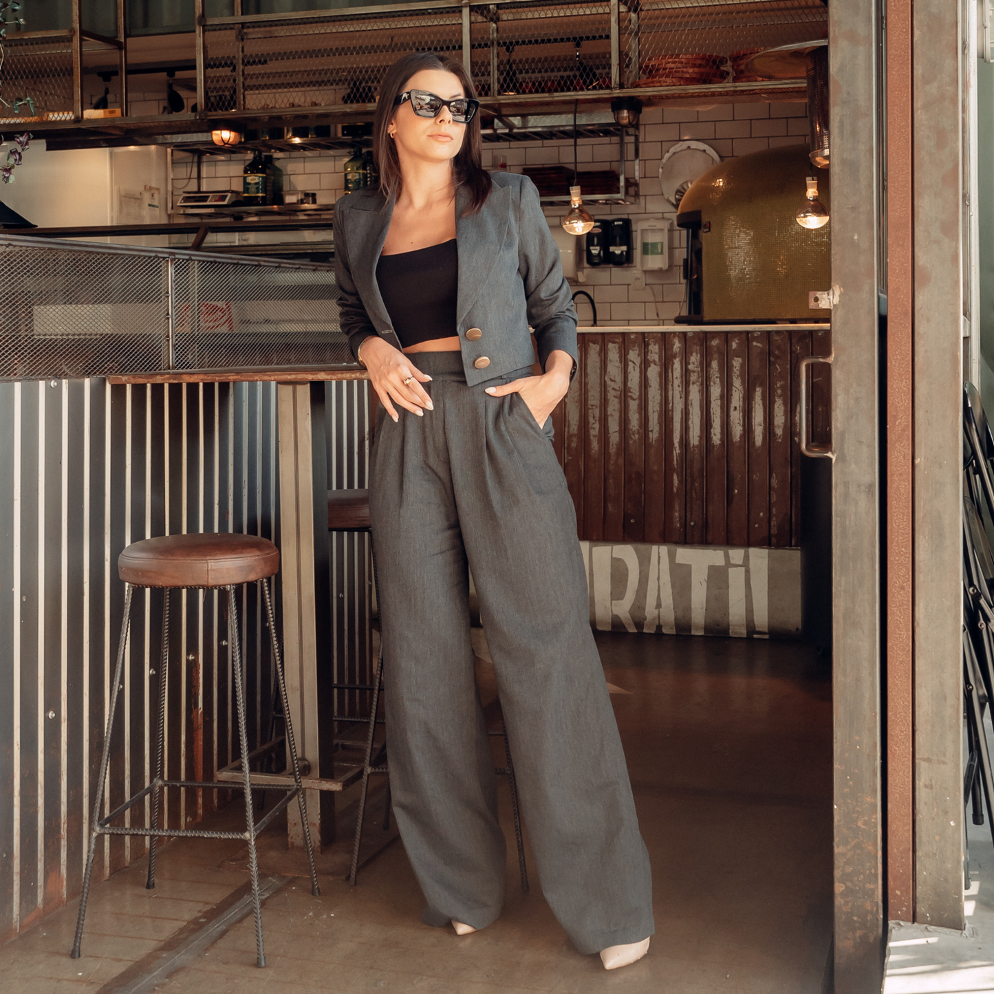 CALÇA PANTALONA COM PREGAS