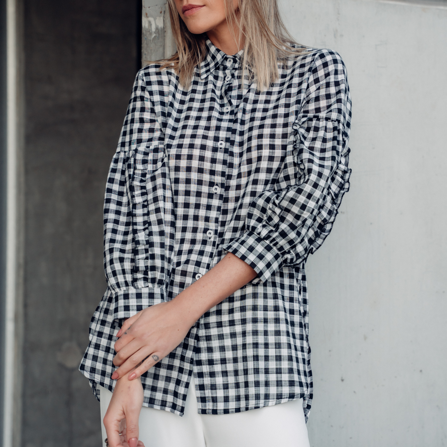CAMISA COM BABADOS