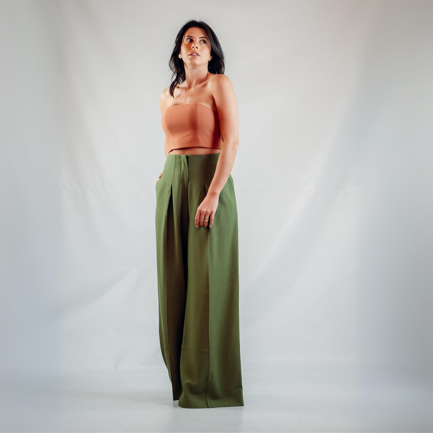 CALÇA PANTALONA COM PREGAS  EM VISCOSE