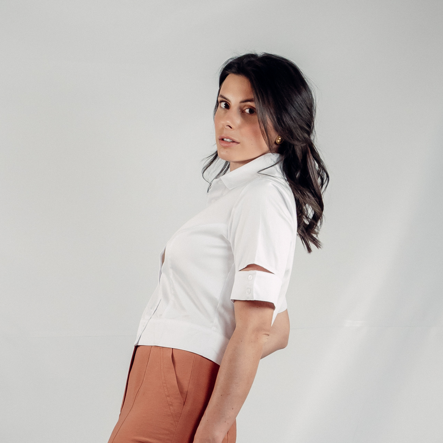 CAMISA CROPPED MANGA CURTA EM TRICOLINE